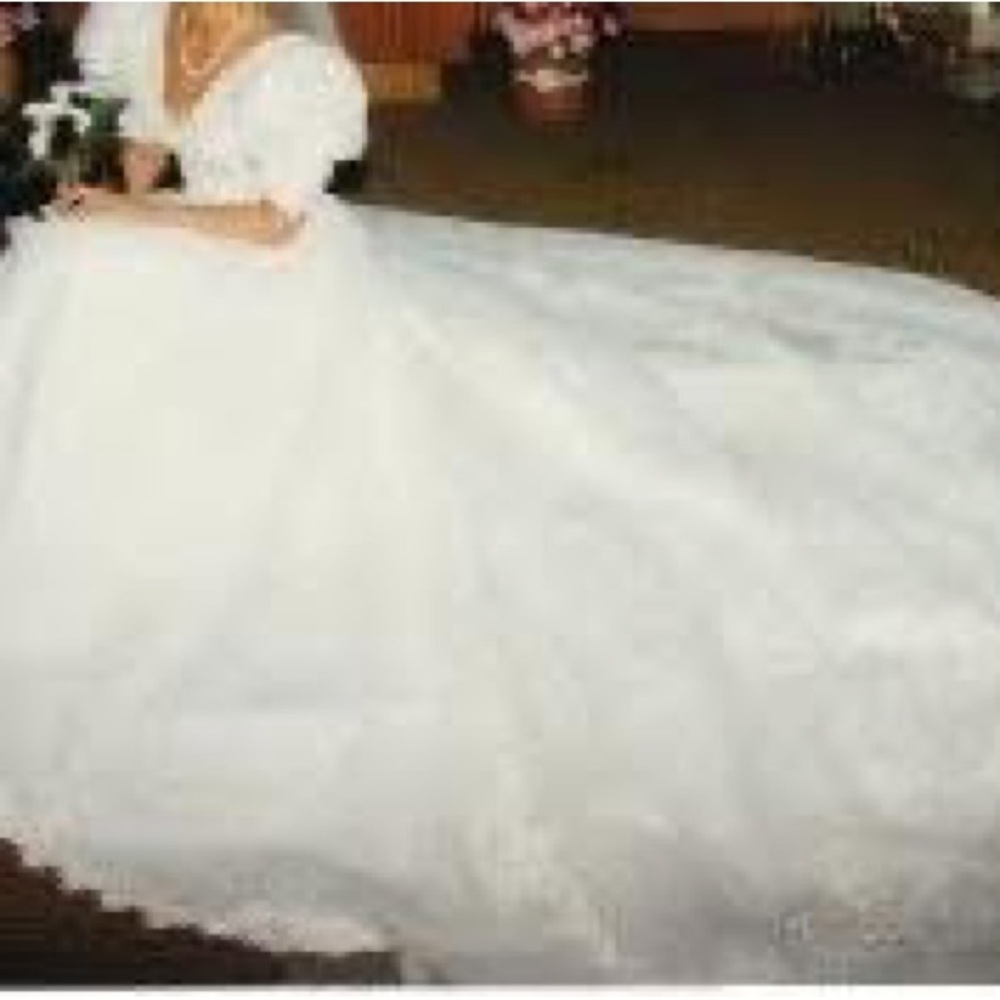 Elegant White Wedding Dress